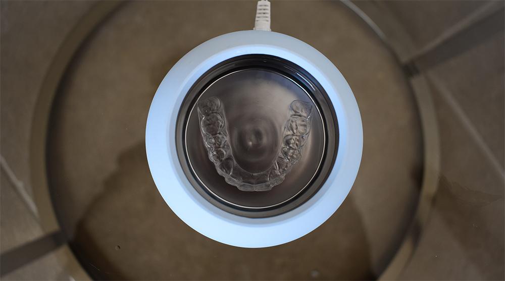 Zahnschiene hineinlegen